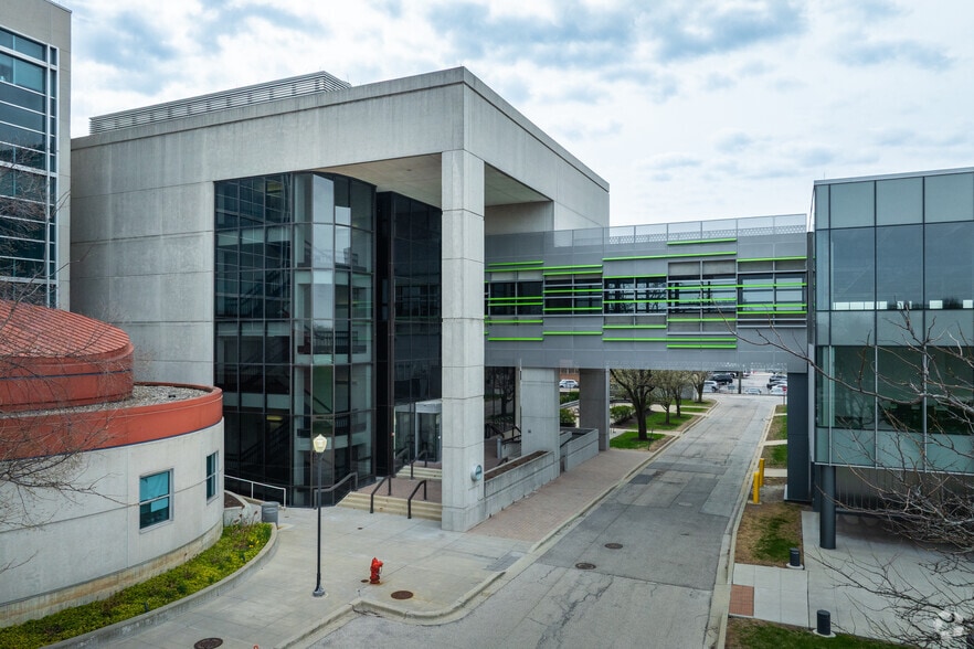 Primary Photo Of 8025 Lamon Ave, Skokie Office For Sale