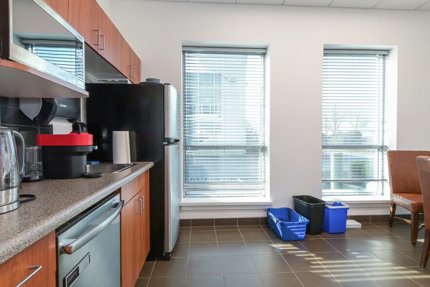 More Photos Of 17650 66A Ave, Surrey Office For Lease