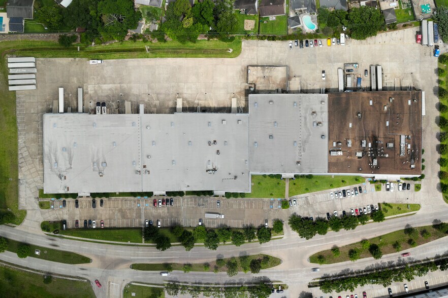 More Photos Of 9330 W Airport Blvd, Houston Warehouse For Lease
