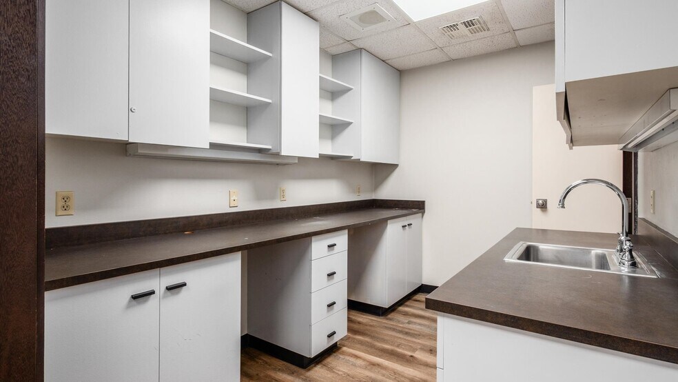 More Photos Of 830 Bethesda Dr, Zanesville Medical For Sale