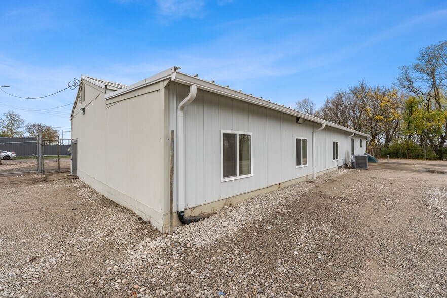 More Photos Of 22840 Canal Rd, Circleville Warehouse For Sale