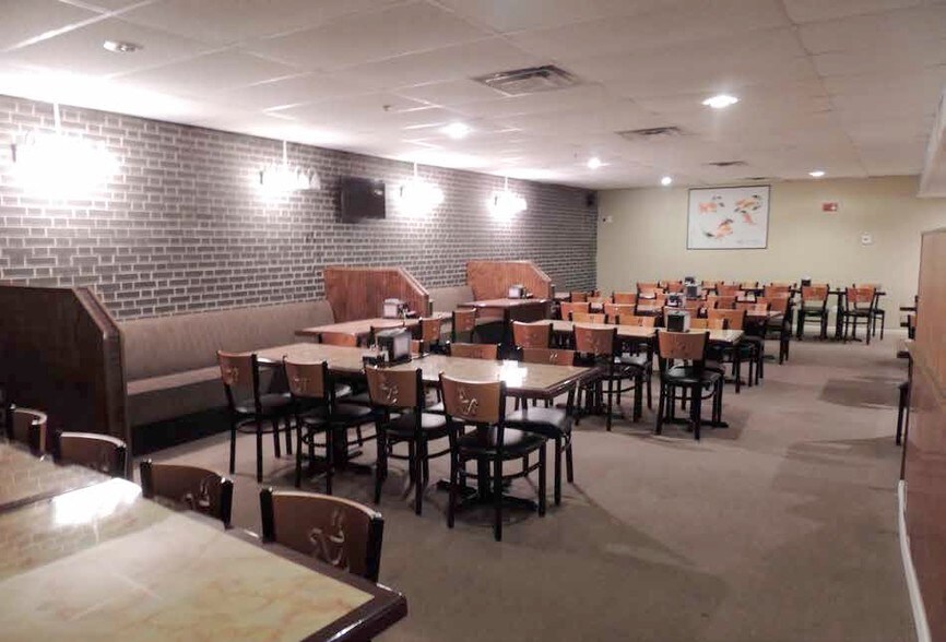 More Photos Of 6553 Ames Ave, Omaha Restaurant For Sale