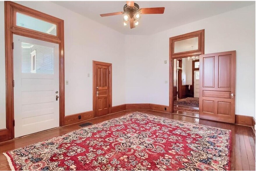 More Photos Of 1602 E Cesar Chavez St, Austin Office Residential For Lease