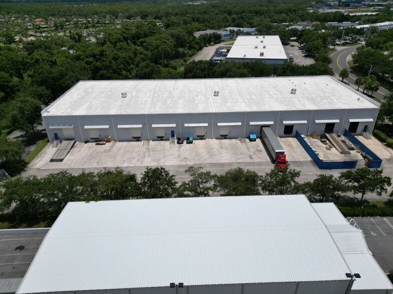 More Photos Of 671-673 NW Enterprise Dr, Port, Port Saint Lucie Manufacturing For Lease