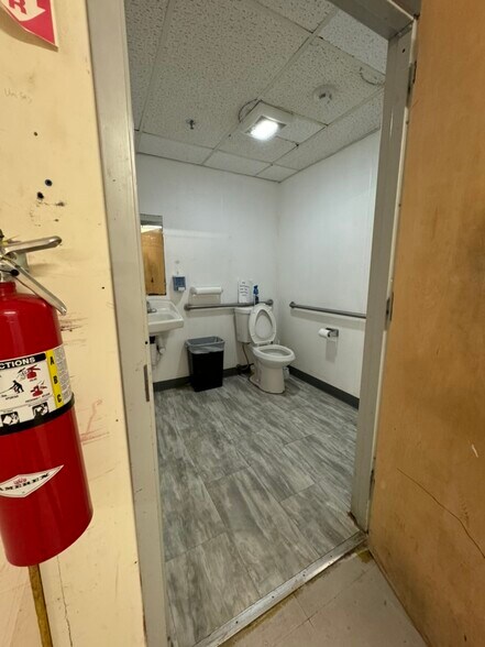 More Photos Of 651 Carey Ave, Hanover Township Freestanding For Lease