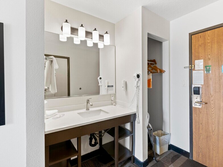 More Photos Of 815 E Hwy 89, Kanab Hotel For Sale