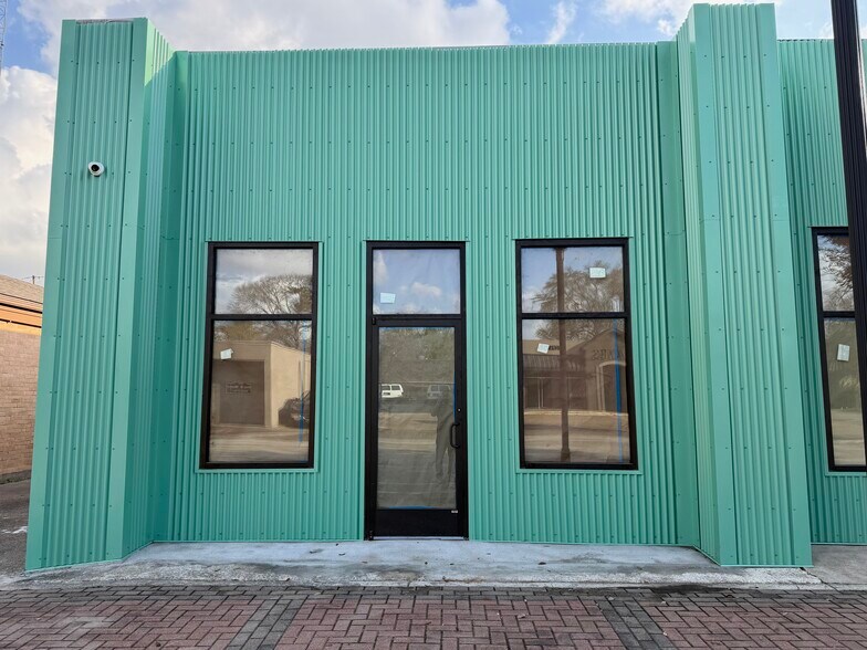 More Photos Of 2533 Calder, Beaumont General Retail For Lease