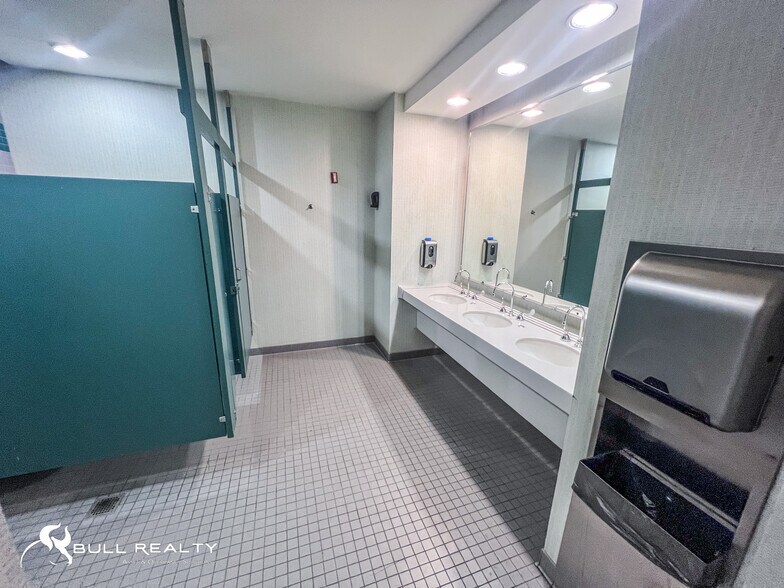 More Photos Of 1590 Adamson Pky, Morrow Office For Lease