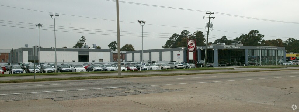 More Photos Of 975 J Clyde Morris Blvd, Newport News Auto Repair For Lease