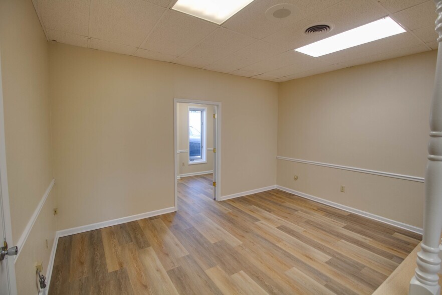 More Photos Of 202 W Main St, Glen Carbon General Retail For Sale