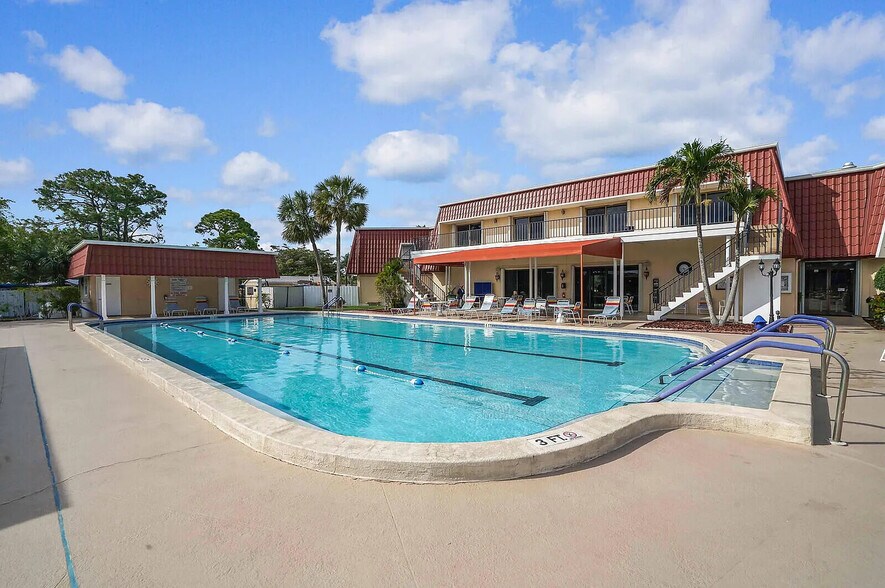 More Photos Of 7290 Covered Bridge Blvd, Lake Worth Specialty For Sale