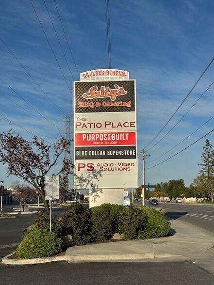 More Photos Of 6801 White Ln, Bakersfield Showroom For Lease