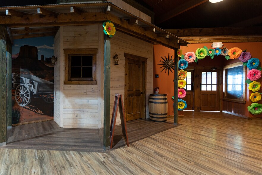 More Photos Of 1401 S Morley St, Moberly Restaurant For Sale