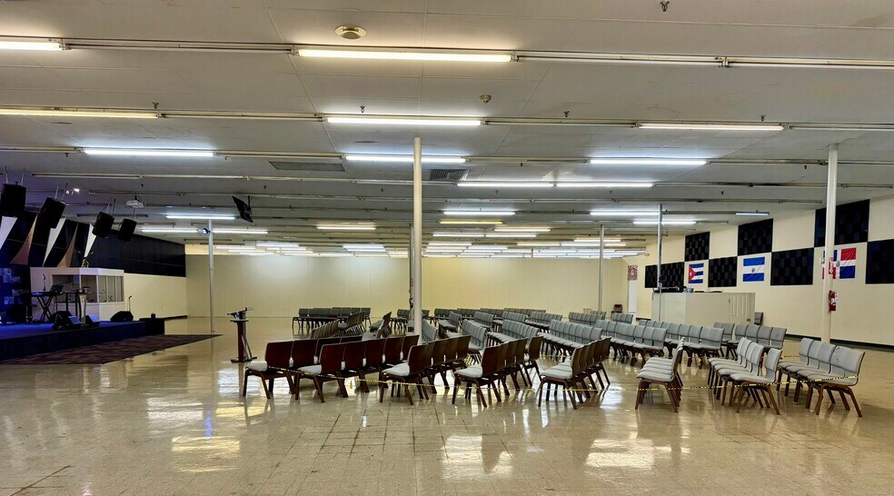 More Photos Of 3200 Roosevelt Blvd, Middletown Unknown For Lease