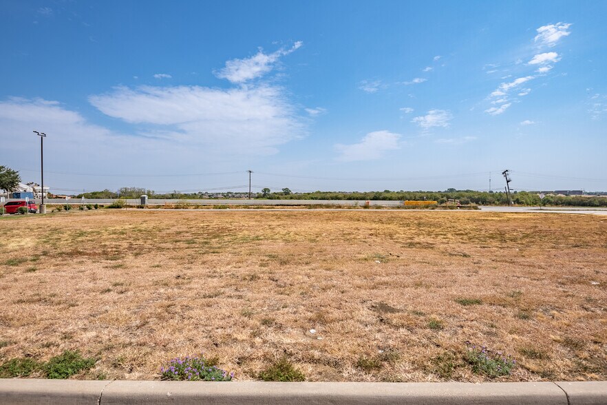 More Photos Of 805 N Parkway Dr, Alvarado Land For Lease