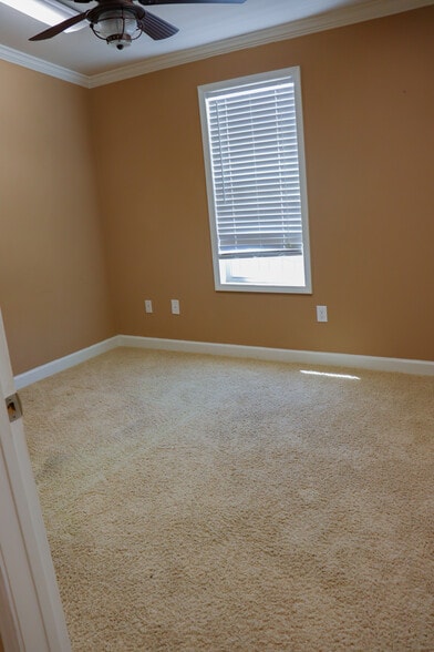 More Photos Of 601 Old Base Rd, Aurora Religious Facility For Lease