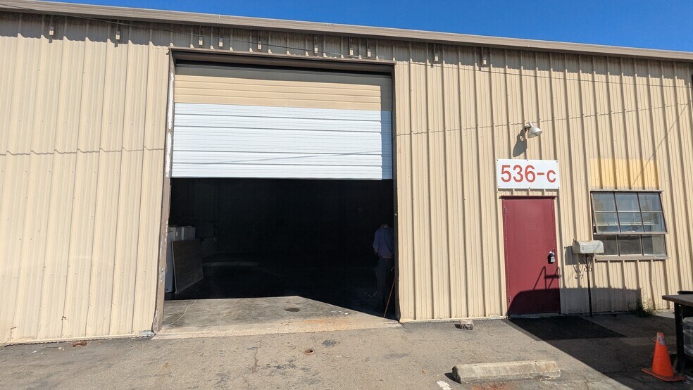 More Photos Of 536 Lewelling Blvd, San Leandro Light Distribution For Lease