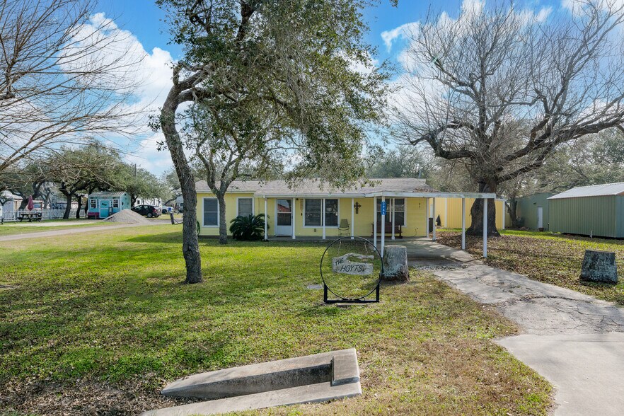 More Photos Of 3966 FM 1781, Rockport Specialty For Sale