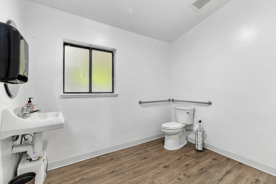 More Photos Of , Willits Unknown For Sale