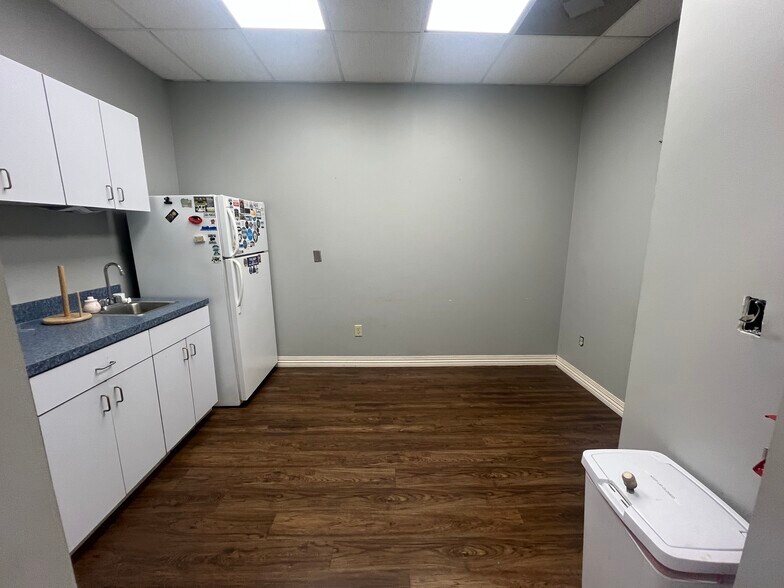 More Photos Of 7500 Appling Center Dr, Memphis Warehouse For Sale