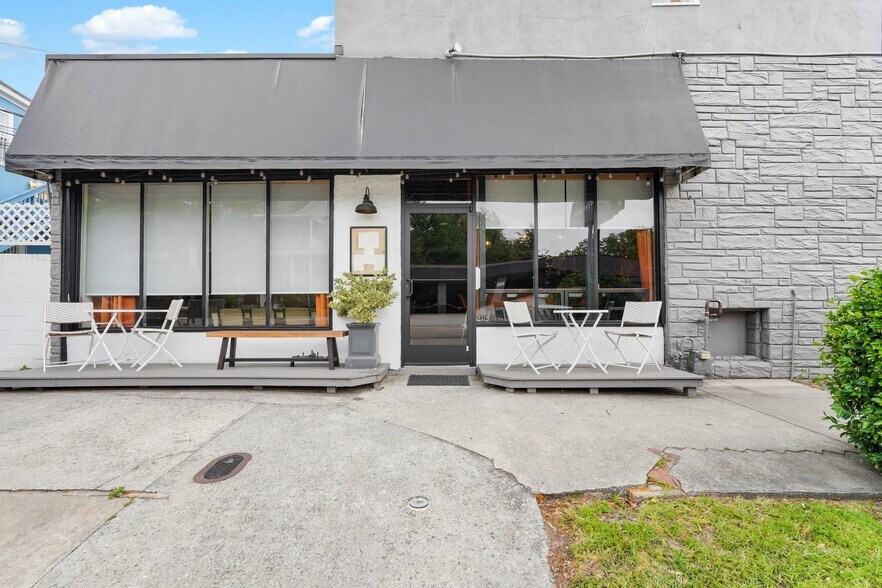 More Photos Of 2312 Abercorn St, Savannah Storefront Retail Residential For Sale
