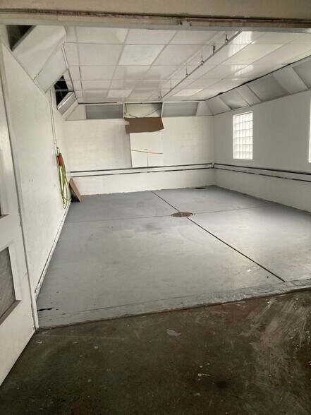 More Photos Of 2288 William St, Cheektowaga Service For Sale