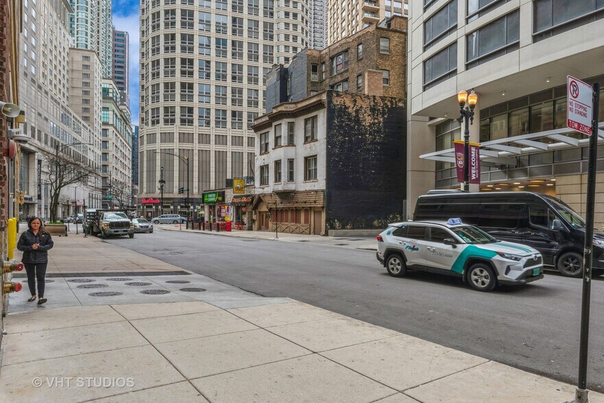 More Photos Of 806 N Rush St, Chicago General Retail For Sale