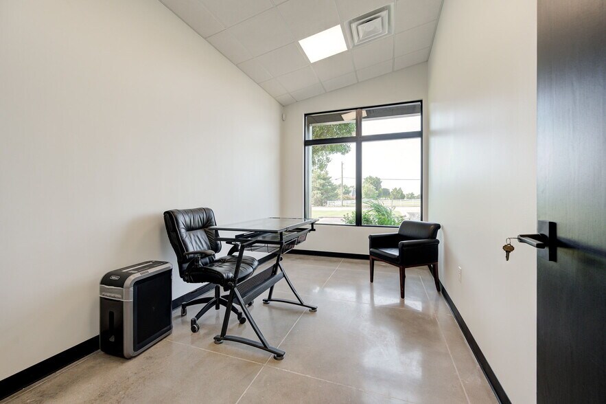 More Photos Of 501 E Britton Rd, Oklahoma City Auto Dealership For Lease