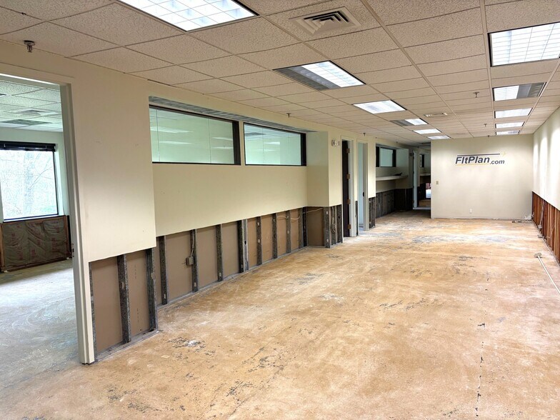 More Photos Of 574 Heritage Rd, Southbury Office For Lease