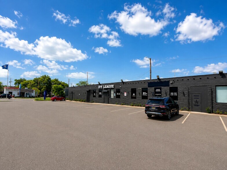 More Photos Of 465-471 S Schaefer Hwy, Detroit Freestanding For Sale