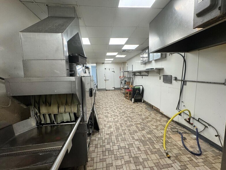 More Photos Of 1285 N High St, Hillsboro Restaurant For Sale