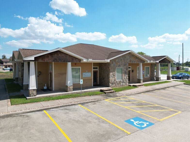 More Photos Of 4 Bayoubrandt Dr, Beaumont Medical For Sale