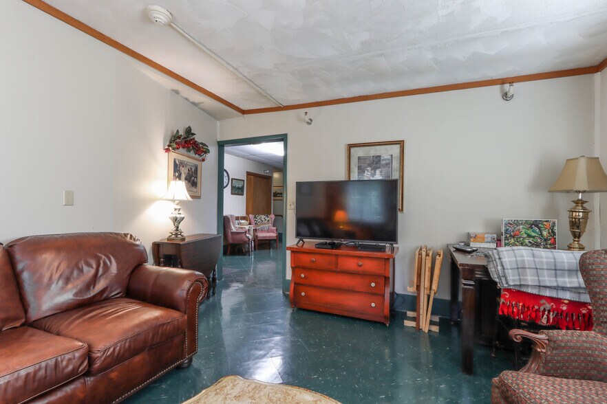 More Photos Of 109 W Lake St, Waupaca Healthcare For Sale