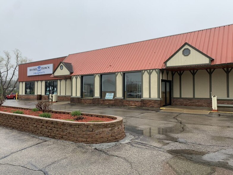 Primary Photo Of 901-1020 Fond du Lac Ave, Kewaskum General Retail For Lease