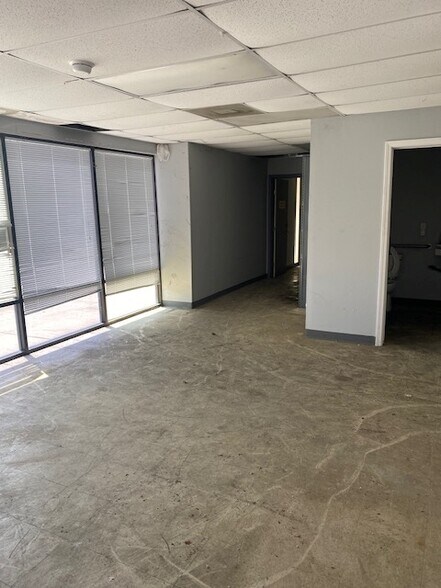More Photos Of 13310 Fondren Rd, Houston Warehouse For Lease
