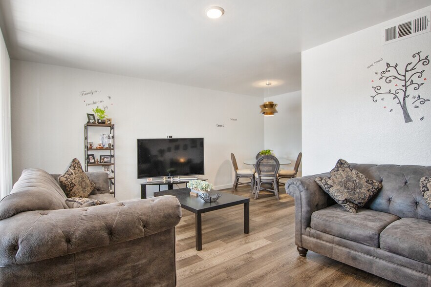 More Photos Of 2011 N 51st St, Phoenix Apartments For Sale