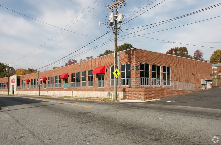 More Photos Of 901-965 Northwest Blvd, Winston-Salem Flex For Lease