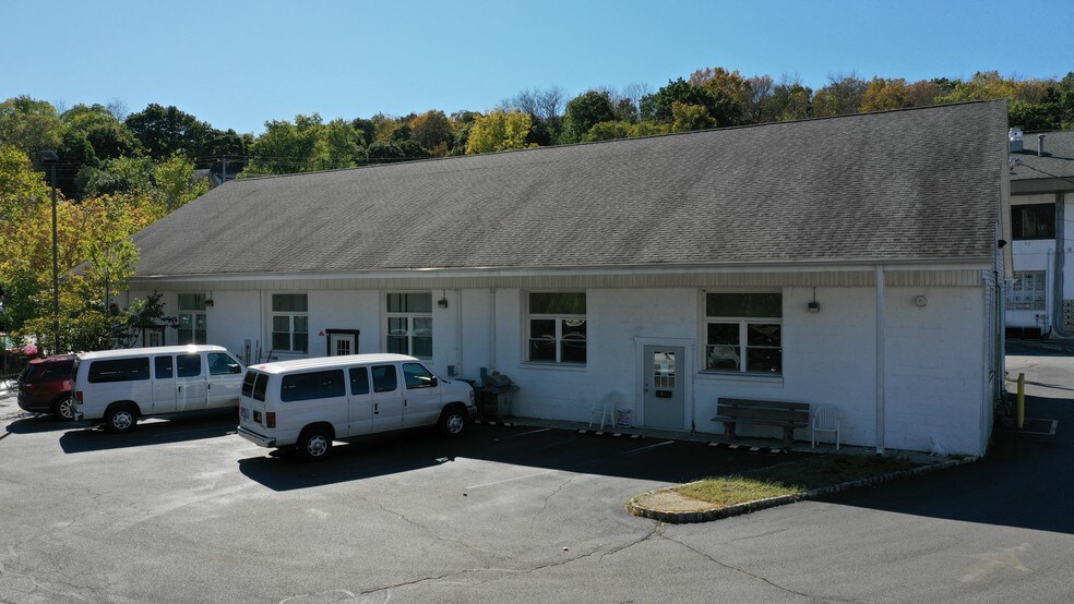 More Photos Of 55 Mill St, Newton Storefront Retail Office For Lease