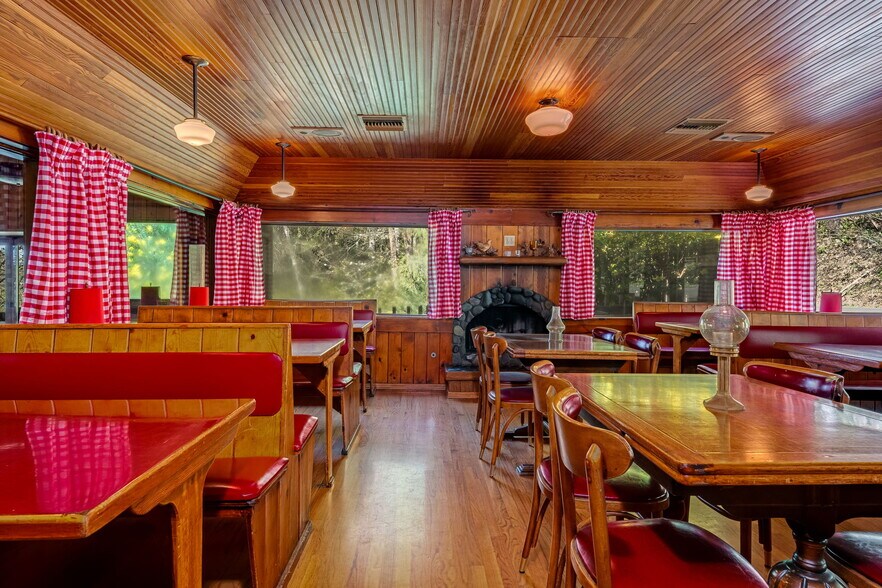 More Photos Of 1325 E Columbia River Hwy, Troutdale Restaurant For Sale
