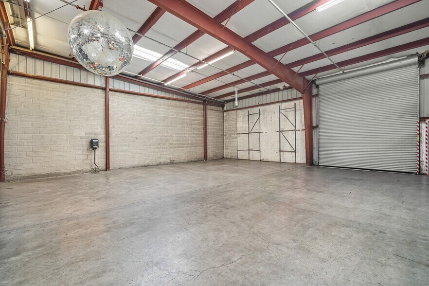 More Photos Of 4081 Seaport Blvd, West Sacramento Warehouse For Lease