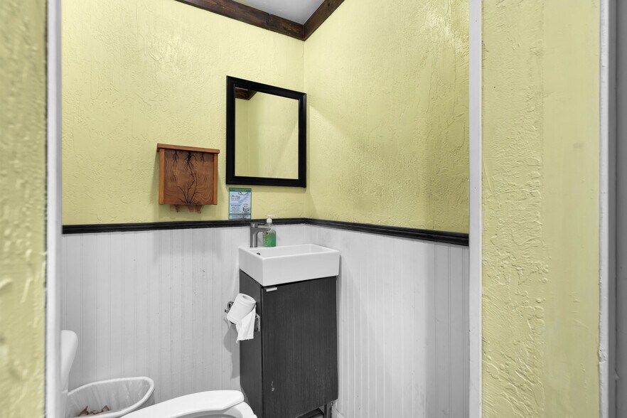 More Photos Of 81901 Overseas Hwy, Islamorada Restaurant For Sale