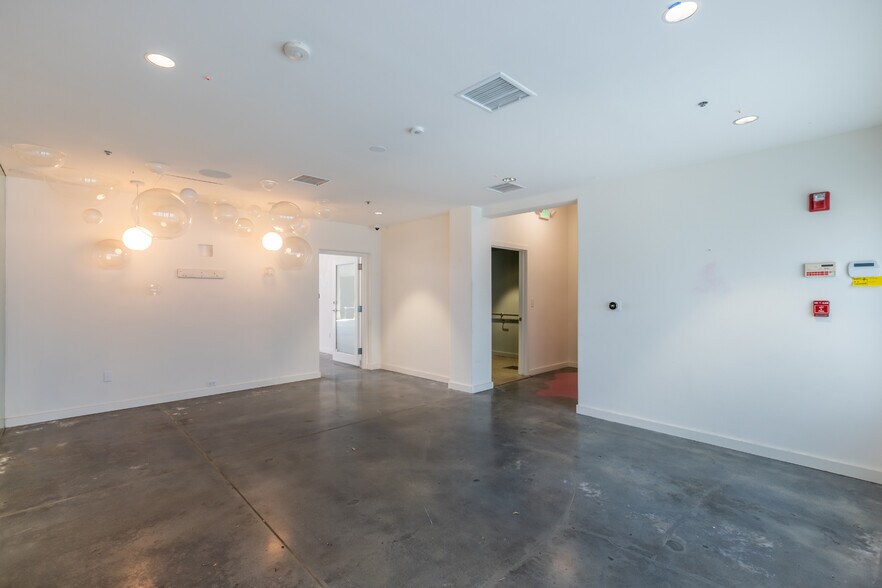 More Photos Of 3058 N Lima St, Burbank Warehouse For Sale