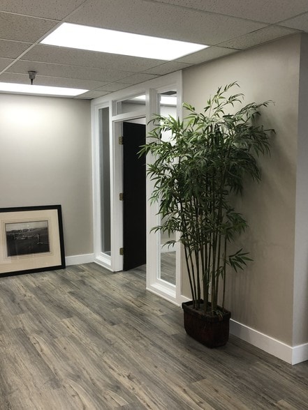 More Photos Of 674 County Square Dr, Ventura Office For Sale