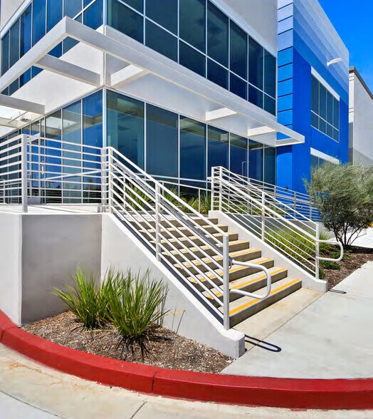 More Photos Of 752 N Poplar St, Orange Distribution For Lease