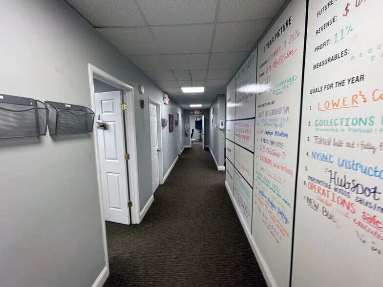 More Photos Of 2015 Hamburg St, Schenectady Flex For Sale