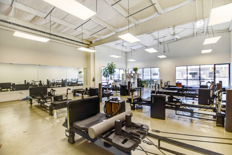 More Photos Of 989 W Spain St, Sonoma Warehouse For Lease