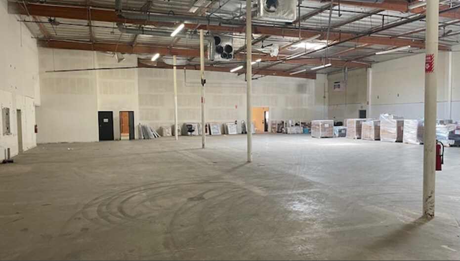 More Photos Of 829-833 Flynn Rd, Camarillo Manufacturing For Lease