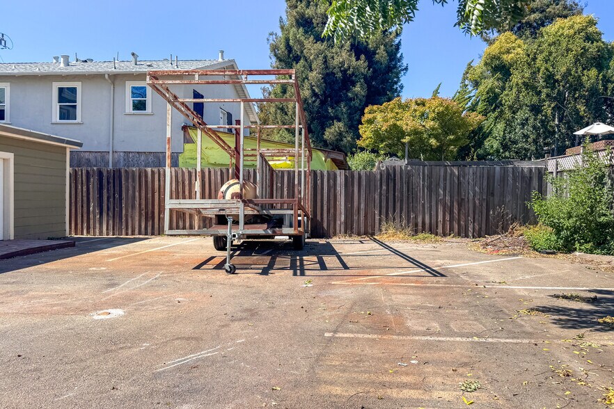 More Photos Of 5874 Doyle St, Emeryville Office For Sale