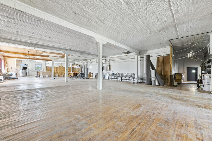 More Photos Of 415 W Madison Ave, Iola Restaurant For Sale