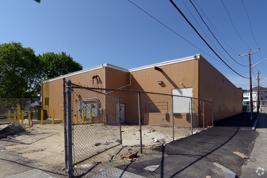 More Photos Of 395 Admiral St, Providence Storefront For Lease